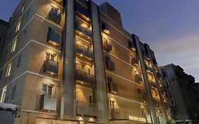 Hotel Eminent Suites